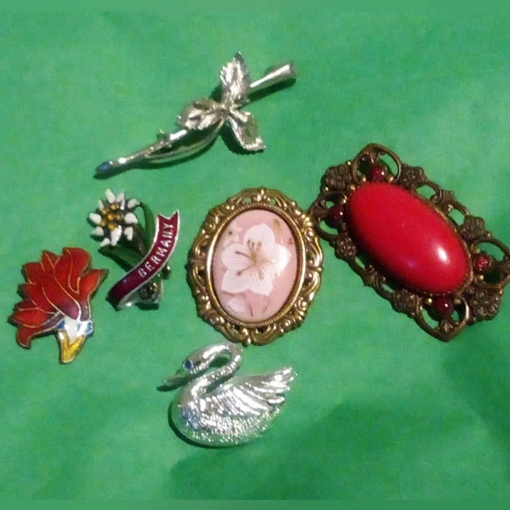 Lot Of Six Vintage Brooches Pins Swan Flowers Pastilli Gerry - Picture 1 of 14